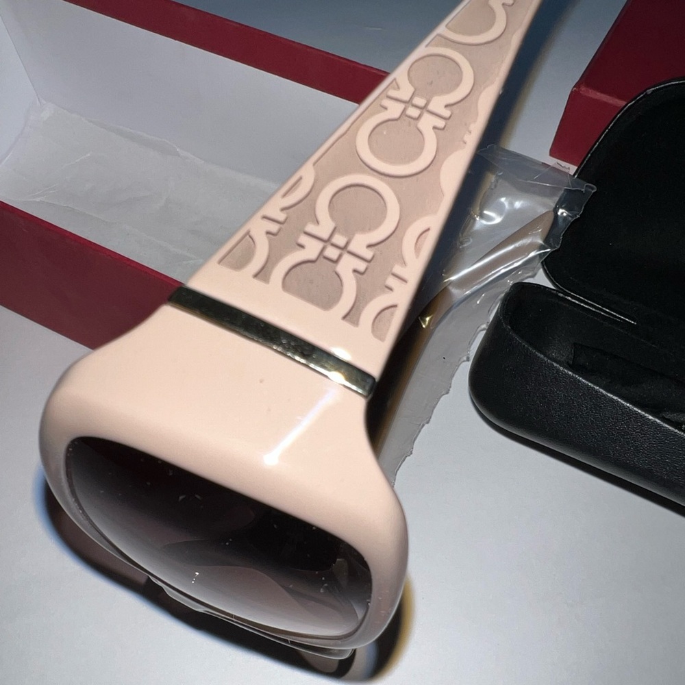 Salvatore Ferragamo Sunglasses - Picture 5 of 12